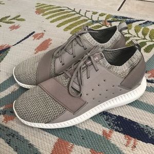 NWOT Under Armour Athletic Shoes
